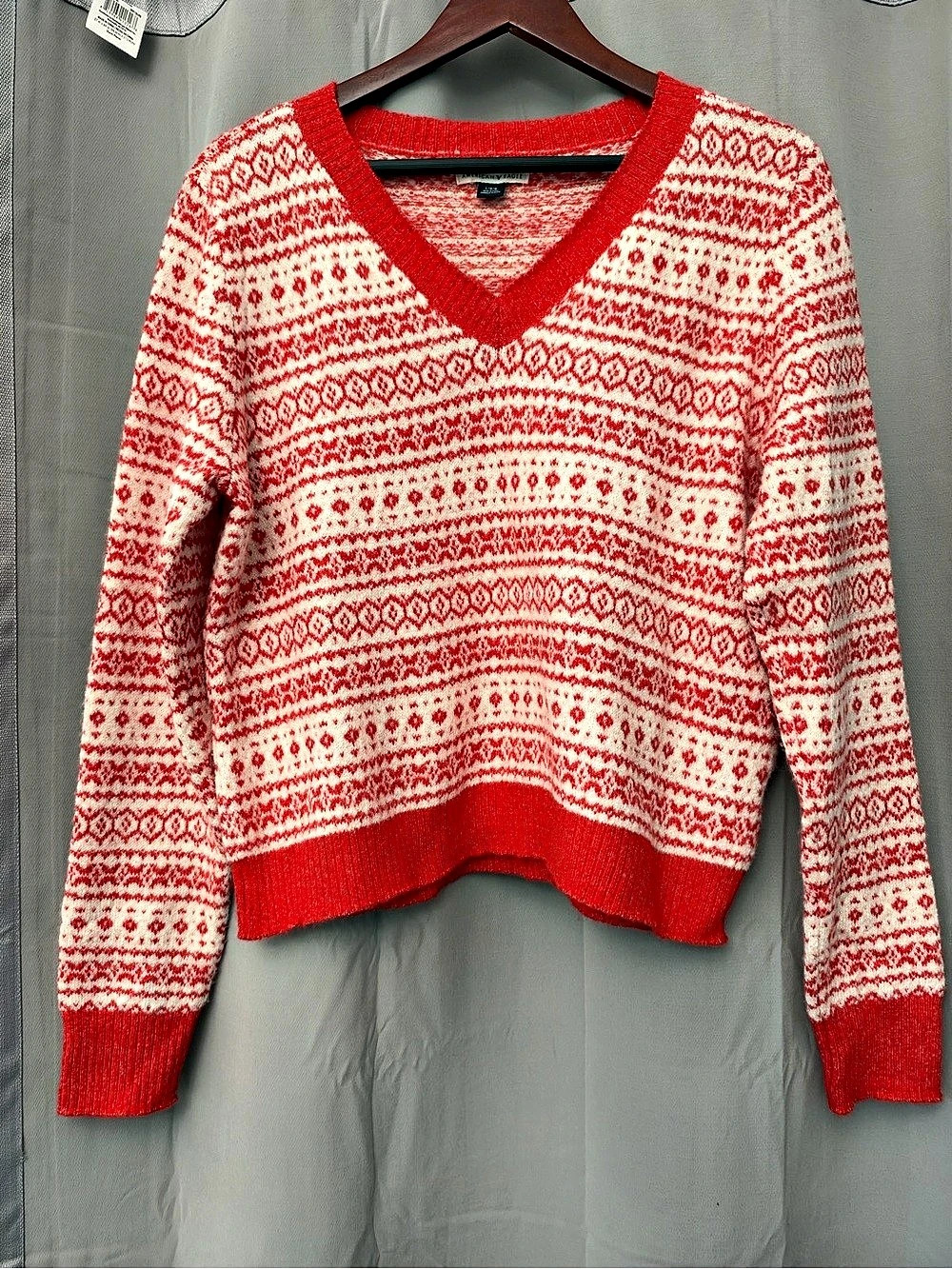 American Eagle Red & White V-Neck Sweater Size Large Like New